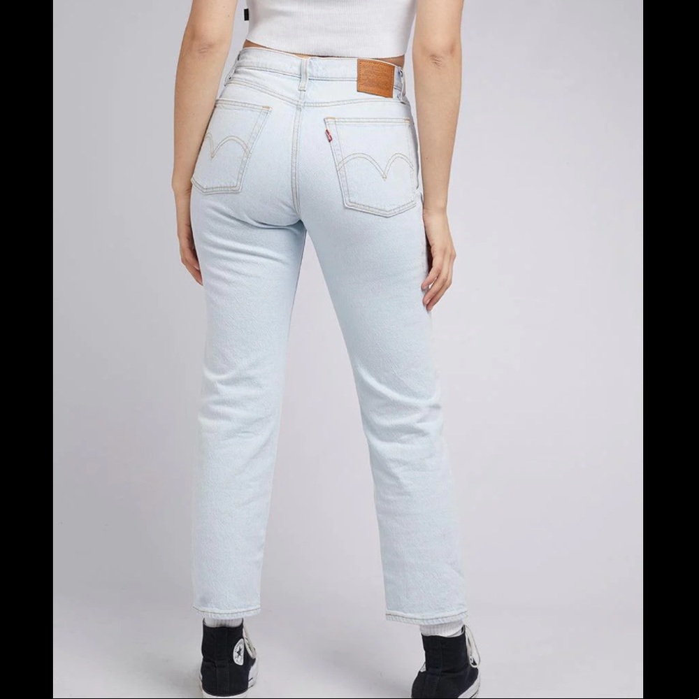 SALE! ⭐️ Levi’s Wedgie Straight Leg high rise light wash Jean - 26” inseam - Picture 12 of 16